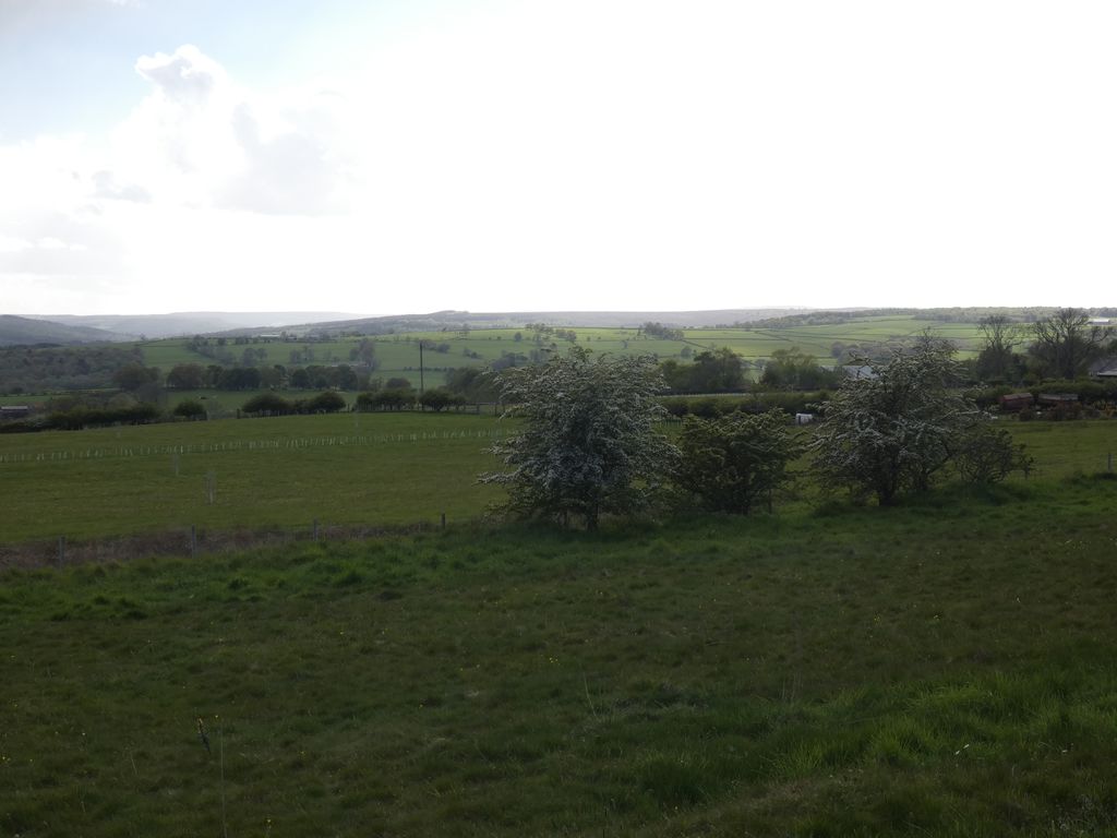 Rural views on entrance to Property,- click for photo gallery